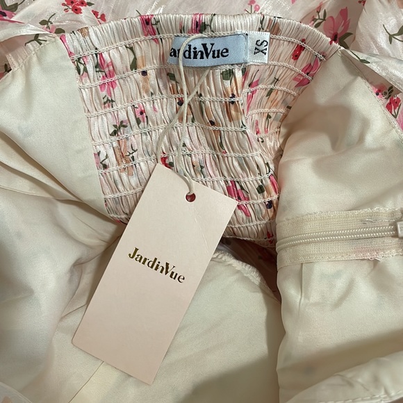 JardinVue Floral Maxi Dress - Picture 5 of 8